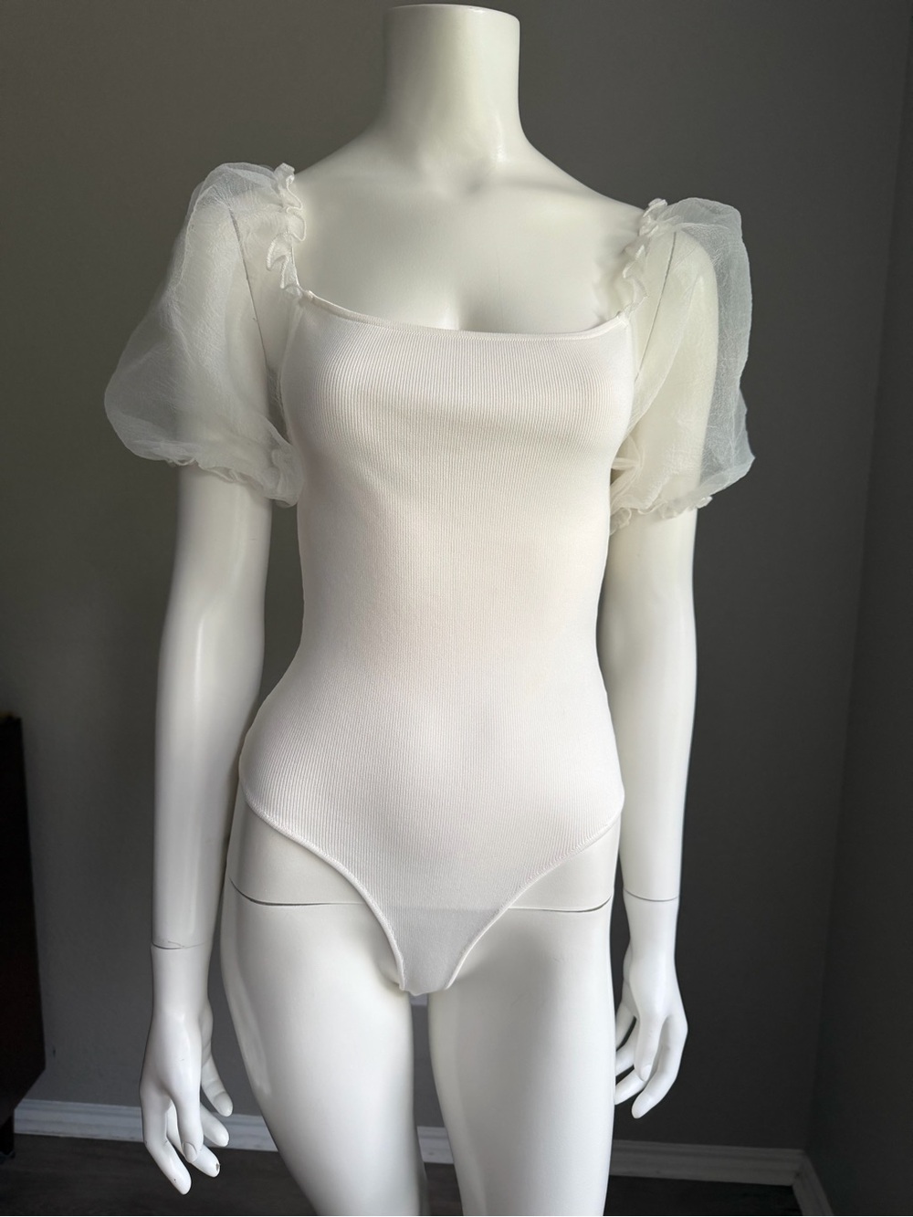 ASTR The Label Darling Ivory Sheer Puff Sleeve Bodysuit Small Coquette - Picture 2 of 10